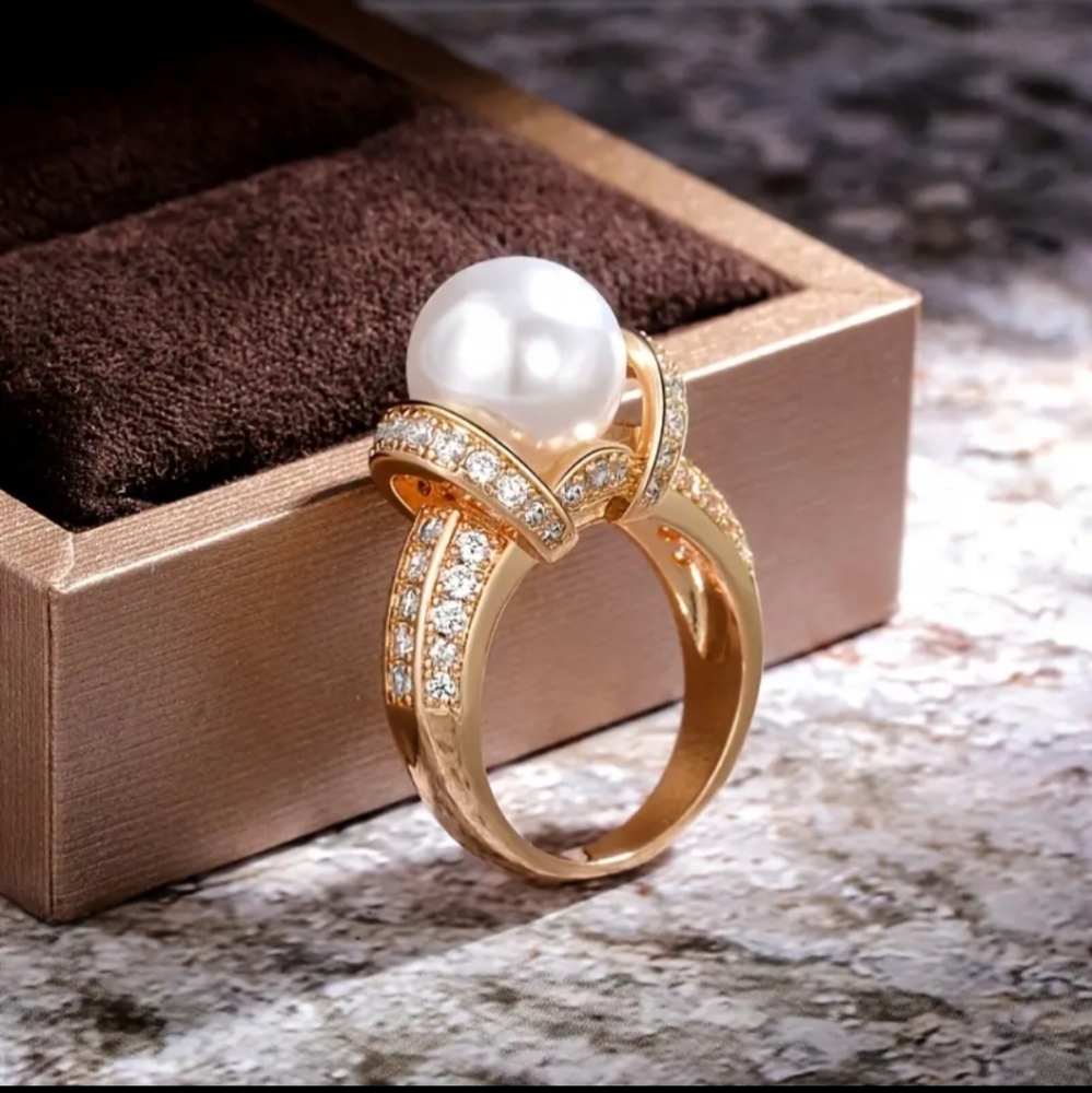 Fashion Golden Color Pearl Mivro Pave Cubic Zirconia Ring Elagant Round Ring.